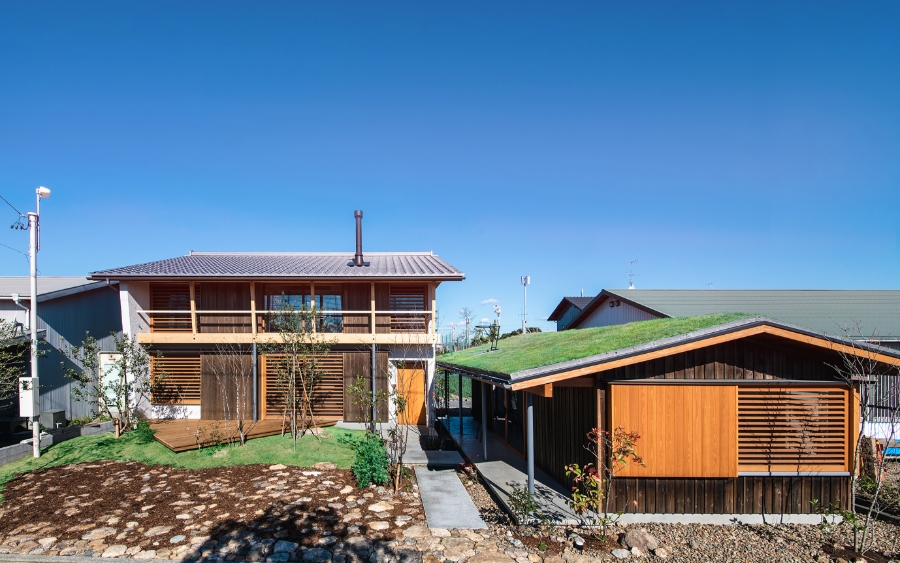 作品名 和瓦屋根と草屋根の家