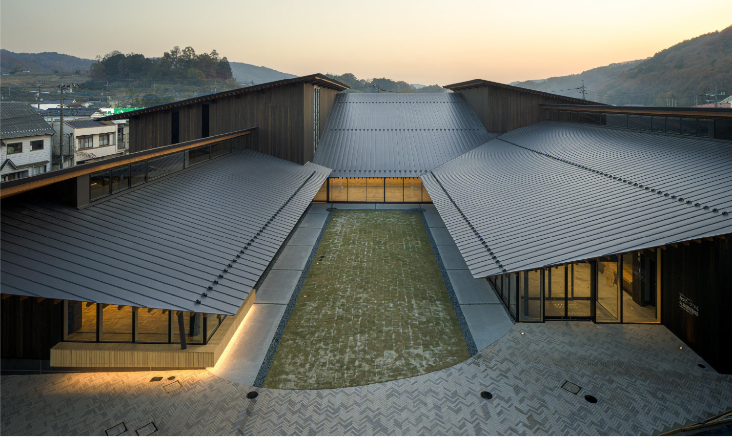 久米南町役場・久米南町コミュニティセンター